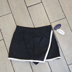 Scoop Wrap Front Linen Skort – Black with White Trim – Size M (8–10) – NWT wd407